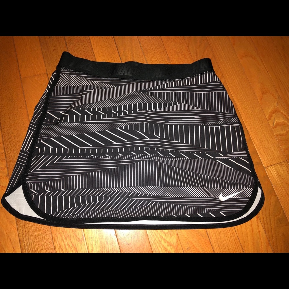 Nike golf skirt worn once!